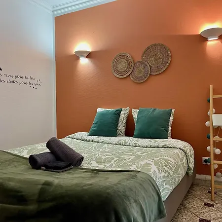 Apartment Joli T2 47m2 Au Calme Absolu, A 2 Pas De La Gare Avec Parking Prive Saint-Cyr-l'Ecole