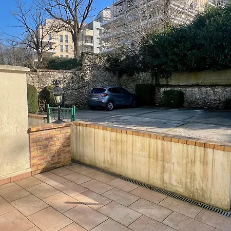 Joli T2 47m2 Au Calme Absolu, A 2 Pas De La Gare Avec Parking Prive * Saint-Cyr-l'Ecole